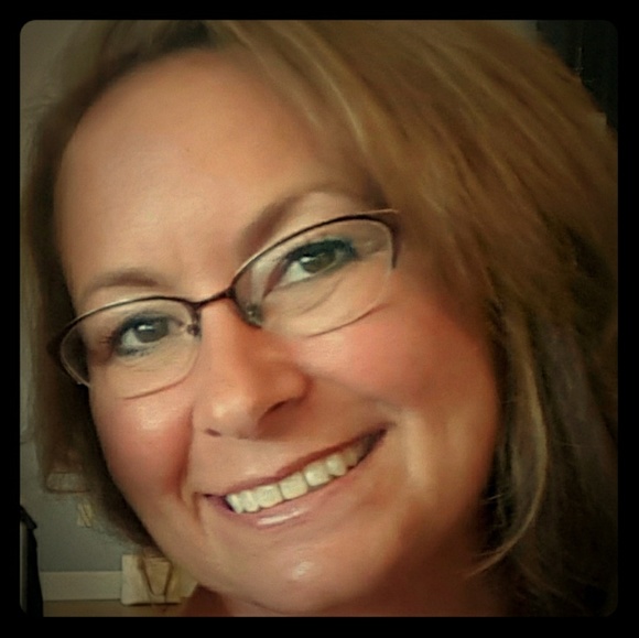 Meet your Posher, Kathy - Picture 1 of 4